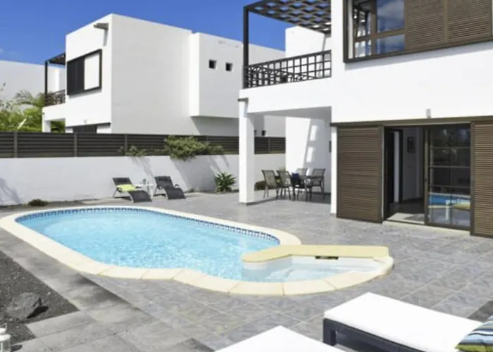 빌라 Modern With Sea Views *