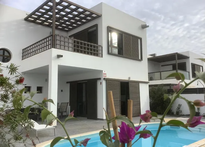 Modern With Sea Views 别墅