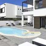 فيلة Modern With Sea Views *