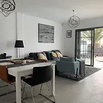 فيلة Modern With Sea Views *