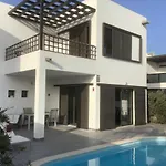 فيلة Modern With Sea Views